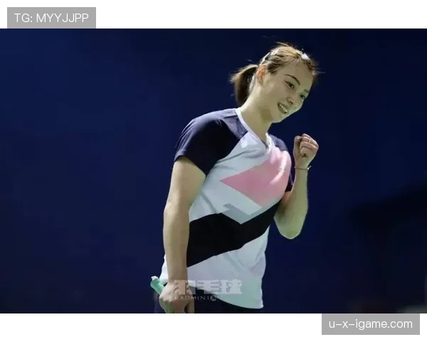 黄雅琼训练完顺手拎走两袋冰，这自律程度谁懂啊